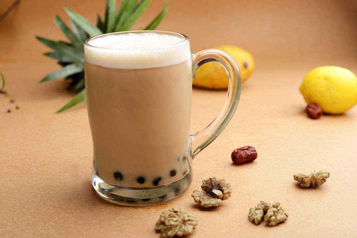 奶茶哪些自媒体文章标题，奶茶大解密，种类、口感与健康影响一网打尽！